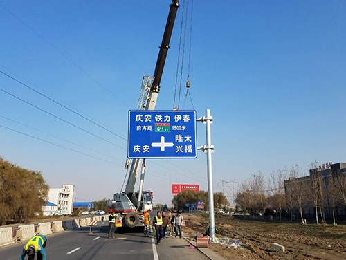 山西山西道路护栏网网片该如何进行正确的选购呢？